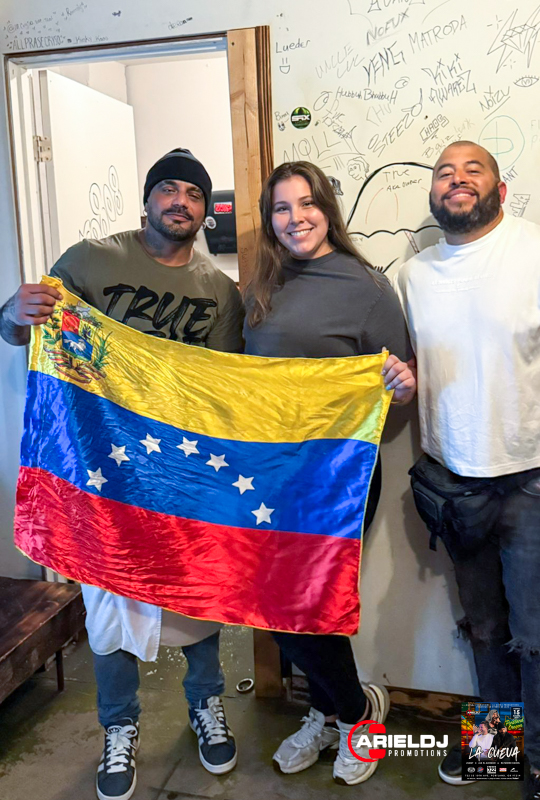 La Cueva – Portland Oregon – Aldo Photos with Fans